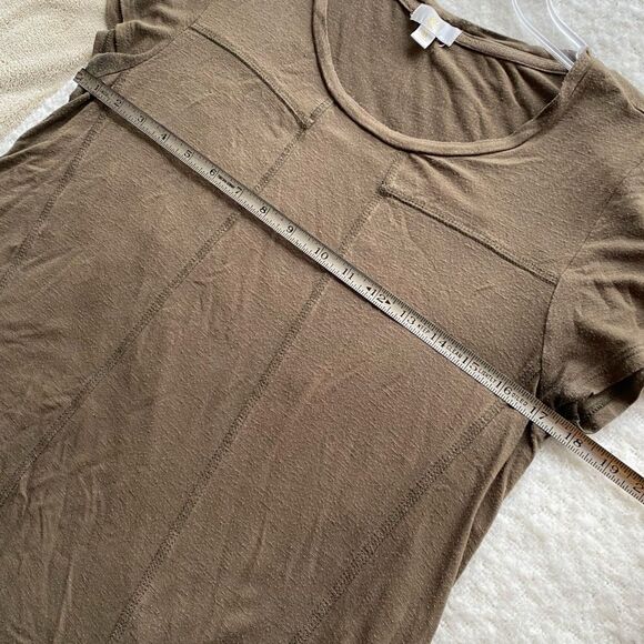 Charming Charlie Olive T Shirt with Abstract Bottom Hem Size Medium - Picture 5 of 7